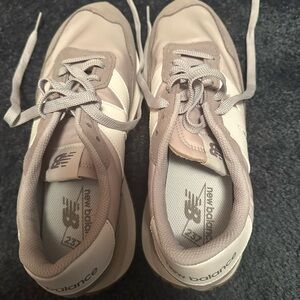 New Balance Women's 327 Sneakers size 10.